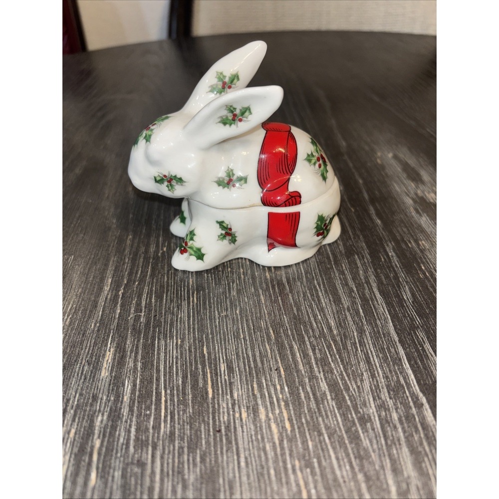 MANN Bone China Christmas Rabbit Bunny Trinket Box GUC